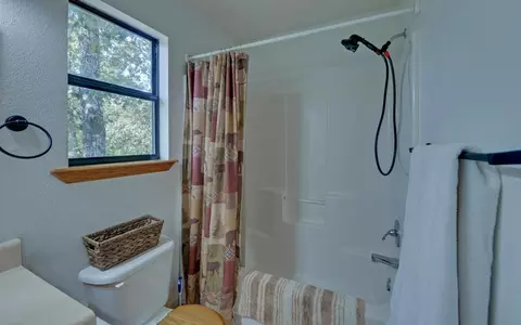 Bath - 36 Dwaynes Trl, Murphy, NC 28906 photo 4 of 4