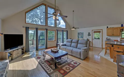 Living - 36 Dwaynes Trl, Murphy, NC 28906 photo 1 of 3