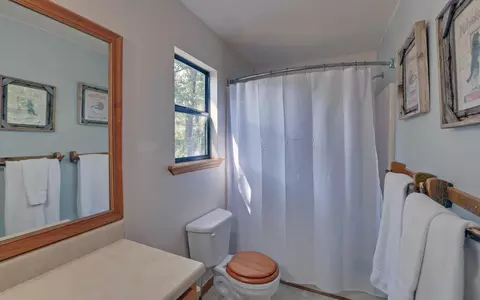 Bath - 36 Dwaynes Trl, Murphy, NC 28906 photo 2 of 4