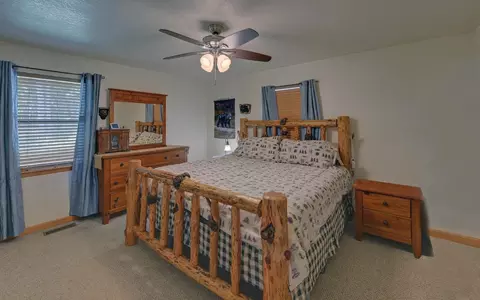 Bedroom - 36 Dwaynes Trl, Murphy, NC 28906 photo 1 of 6