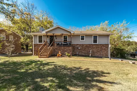 121 Overlook Dr, Hendersonville, TN 37075