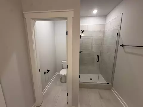 Bath - 520 W Foxrun, Springfield, TN 37172 photo 3 of 4