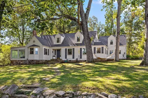 1306 Elfin Rd, Lookout Mountain, GA 30750