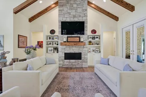 Living - 753 Vintage Dr, Baxter, TN 38544 photo 2 of 4