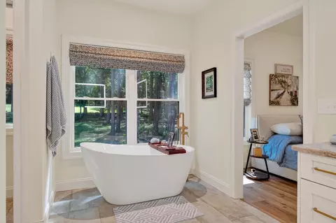 Bath - 753 Vintage Dr, Baxter, TN 38544 photo 3 of 15