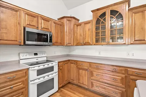 Kitchen - 2440 Maple Grove Rd, Dickson, TN 37055 photo 3 of 6