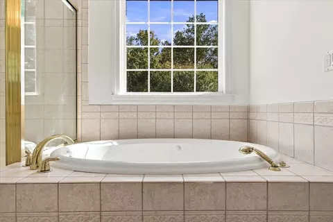 Bath - 2440 Maple Grove Rd, Dickson, TN 37055 photo 3 of 5
