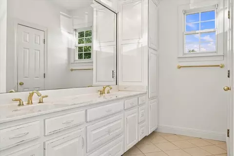 Bath - 2440 Maple Grove Rd, Dickson, TN 37055 photo 1 of 5