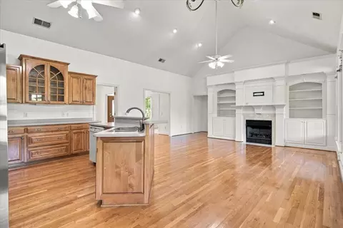 Living - 2440 Maple Grove Rd, Dickson, TN 37055 photo 4 of 6
