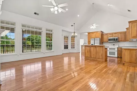 Living - 2440 Maple Grove Rd, Dickson, TN 37055 photo 3 of 6