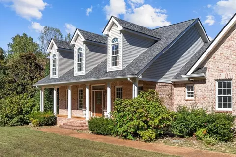 Exterior - 2440 Maple Grove Rd, Dickson, TN 37055 photo 2 of 14