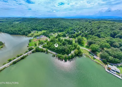 5980 Lakeside Dr, Lenoir City, TN 37772