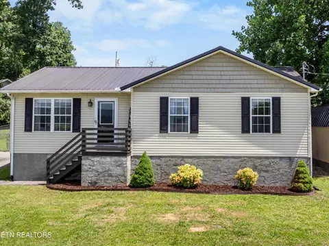 181 Kaysprings Cir, Jacksboro, TN 37757