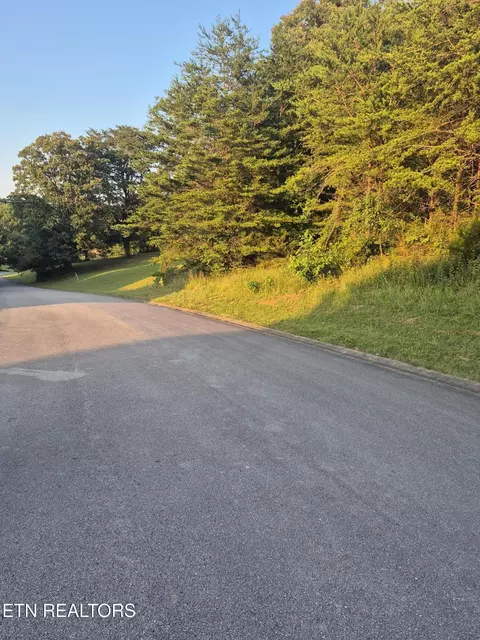 165 Glen Mar Dr, Lenoir City, TN 37772