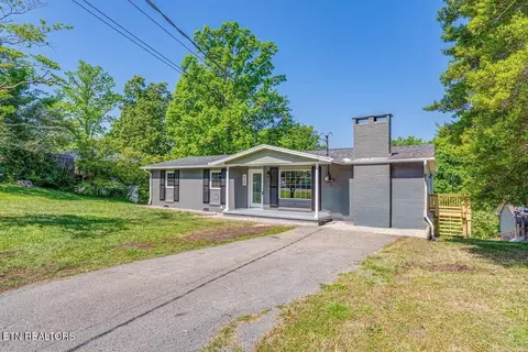 513 W Ridgecrest Dr, Kingston, TN 37763