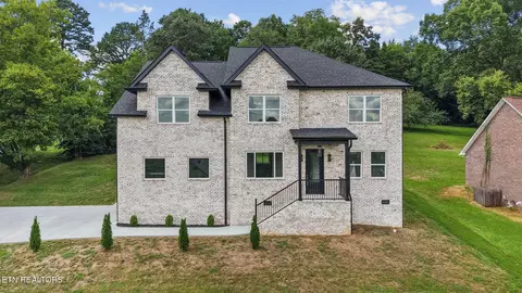 7901 Scenic View Dr, Knoxville, TN 37938