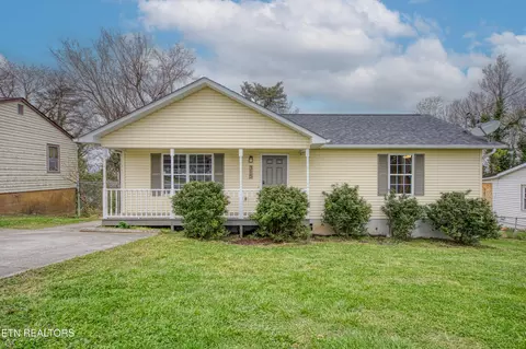 315 Landau Dr, Maryville, TN 37801
