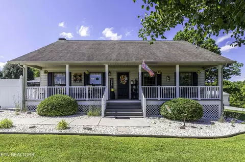 120 Magnolia Ln, Jacksboro, TN 37757