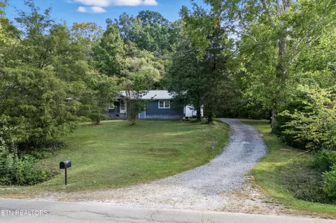187 Cobb Hollow Rd, Rocky Top, TN 37769
