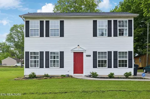 3923 Oakland Dr, Knoxville, TN 37918