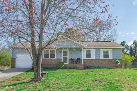 4225 Deer Run Dr, Knoxville, TN 37912