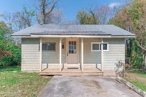 109 S Walker Ln, Oak Ridge, TN 37830