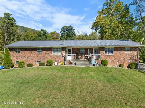 130 Big Springs Ln, Jacksboro, TN 37757