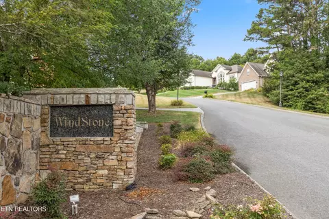 212 Windstone Blvd, Powell, TN 37849 photo 4