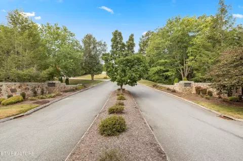 212 Windstone Blvd, Powell, TN 37849 photo 3