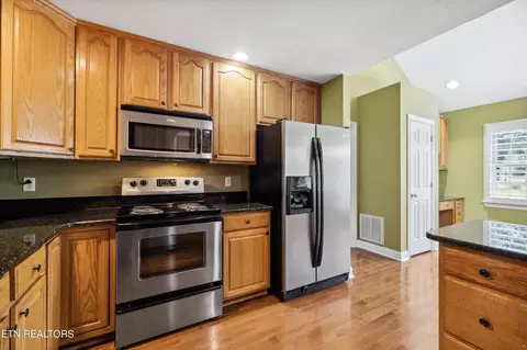 212 Windstone Blvd, Powell, TN 37849 photo 9