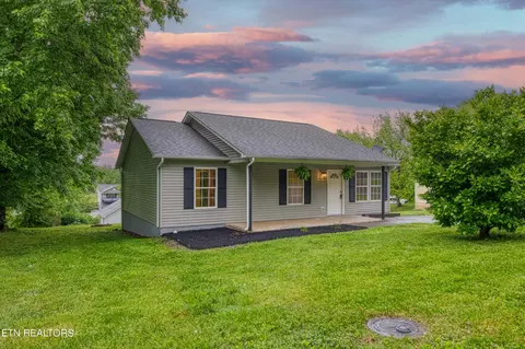 1113 Valley Dr, Knoxville, TN 37920