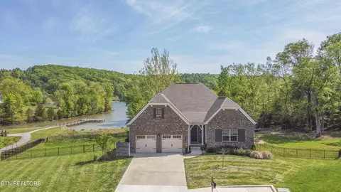 191 Ashton Fields Dr, Lenoir City, TN 37772
