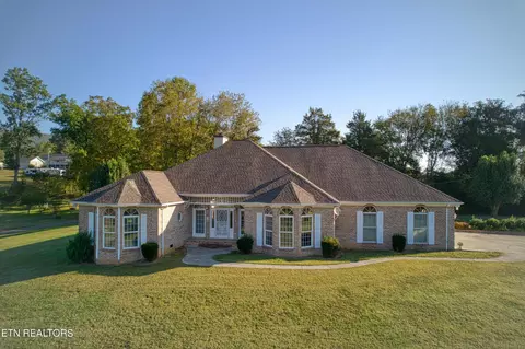 198 Elk Lake Ln, Jacksboro, TN 37757