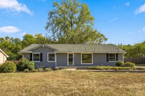 106 Cedarcrest Dr, Hendersonville, TN 37075