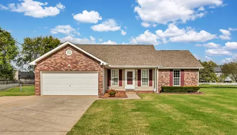 1404 Elliott Ct, Clarksville, TN 37042
