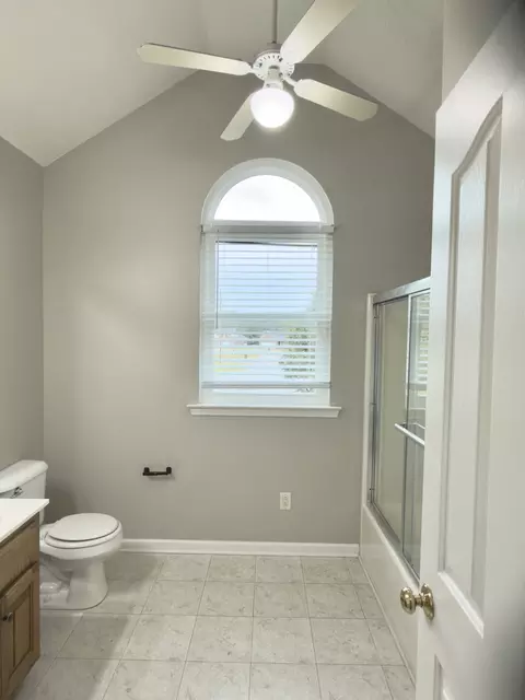 Bath - 119 Ashington Ct, Murfreesboro, TN 37128 photo 1 of 4