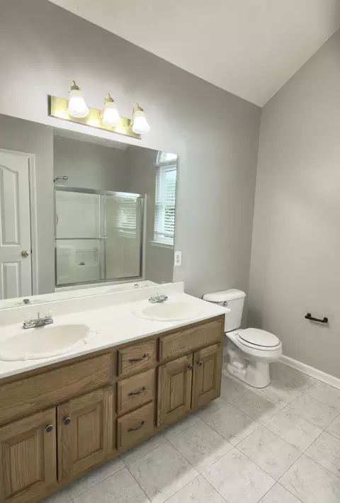 Bath - 119 Ashington Ct, Murfreesboro, TN 37128 photo 2 of 4