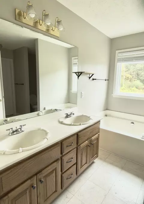 Bath - 119 Ashington Ct, Murfreesboro, TN 37128 photo 4 of 4