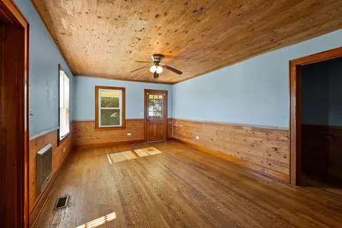 Living - 151 First St, Morrison, TN 37357 photo 1 of 2