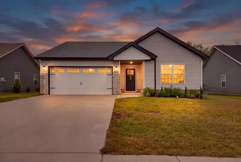 1060 Dublin Dr, Clarksville, TN 37042