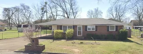 205 Jackson St, Lawrenceburg, TN 38464