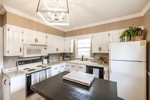 Kitchen - 4052 S Sequoia Dr, Springfield, TN 37172 photo 5 of 6