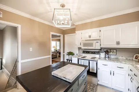 Kitchen - 4052 S Sequoia Dr, Springfield, TN 37172 photo 6 of 6