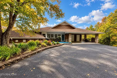504 Matterhorn Dr, Gatlinburg, TN 37738