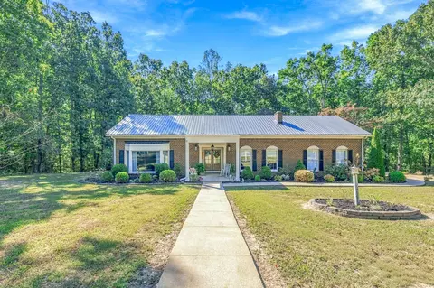 222 Harlan St, Hohenwald, TN 38462