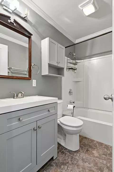Bath - 103 Barnwell Ave, Centerville, TN 37033 photo 2 of 3