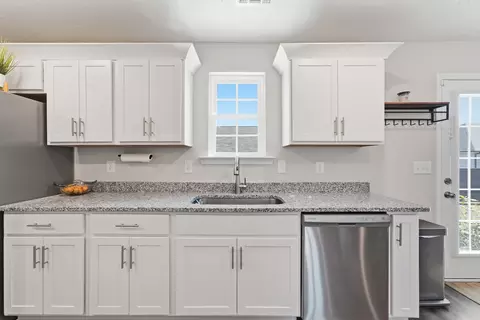 Kitchen - 54 Legacy St, Decherd, TN 37324 photo 3 of 3
