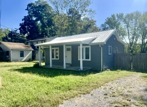 1206 E Lauderdale St, Tullahoma, TN 37388