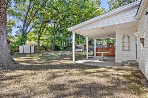 Exterior - 715 Maple St, Covington, TN 38019 photo 4 of 8
