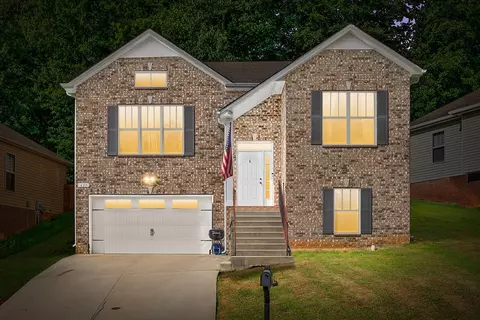 627 Hidden Valley Dr, Clarksville, TN 37040